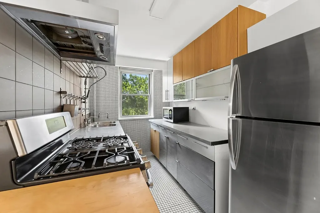 572 Grand Street New York City NY 10002