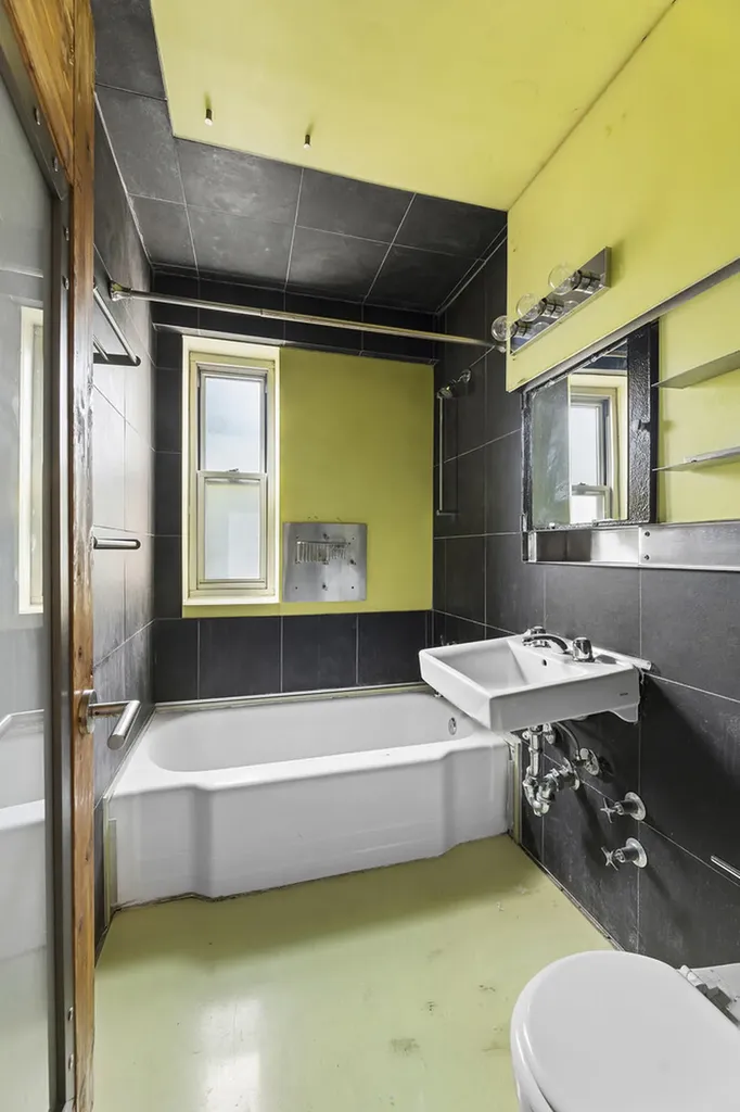 572 Grand Street New York City NY 10002