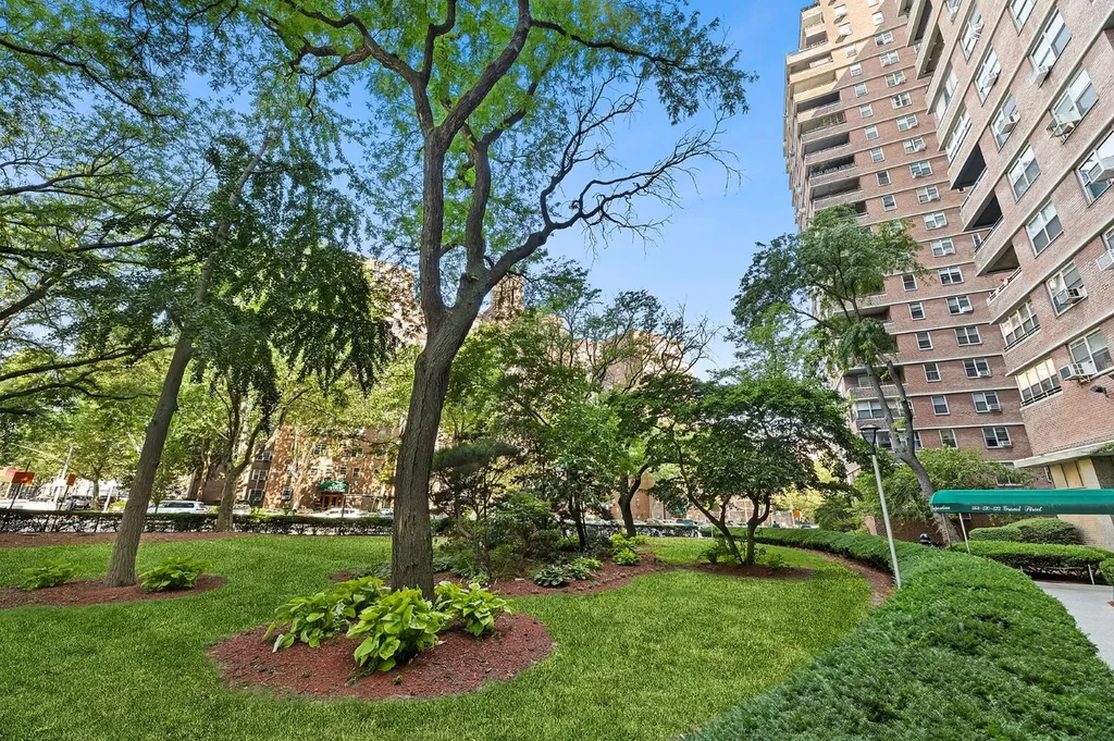 572 Grand Street New York City NY 10002