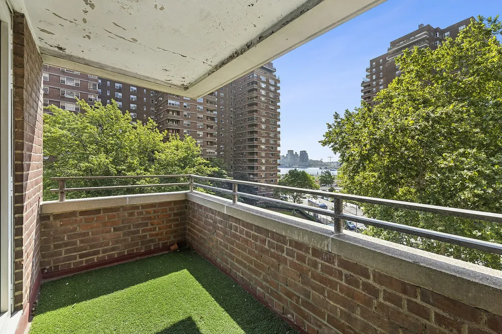 572 Grand Street New York City NY 10002