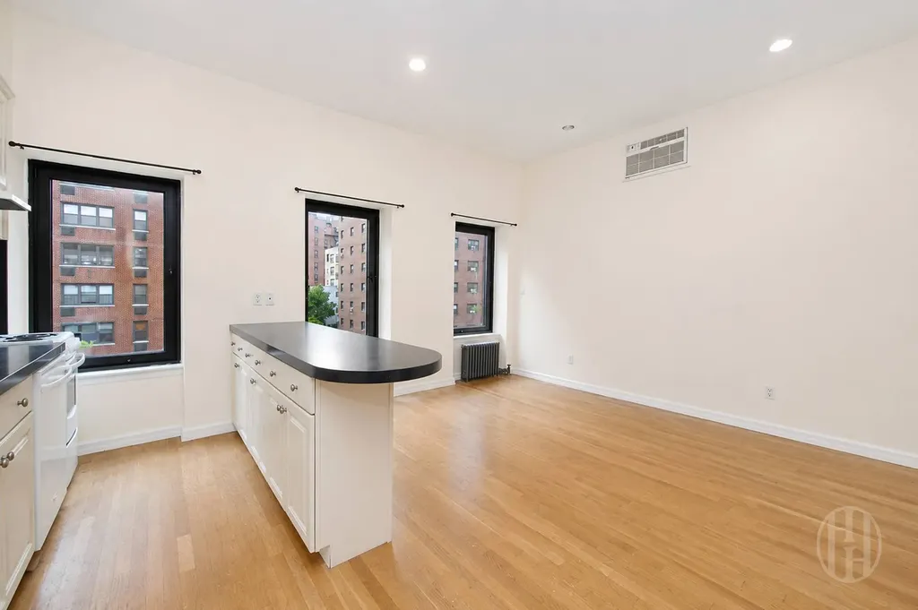200 E 35th Street New York City NY 10016
