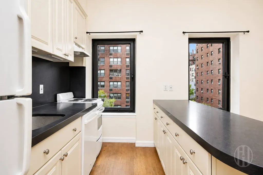200 E 35th Street New York City NY 10016