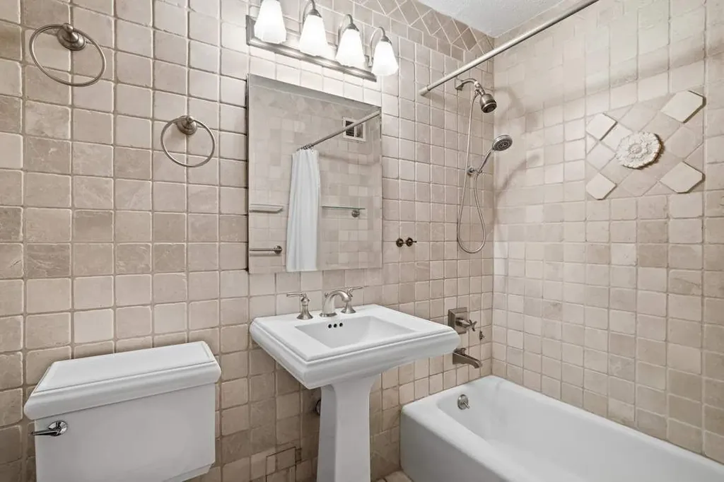 132 E 35th Street New York City NY 10016
