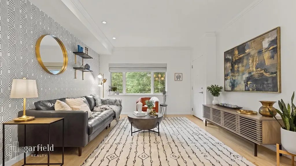 346 E 7th Street New York City NY 11218