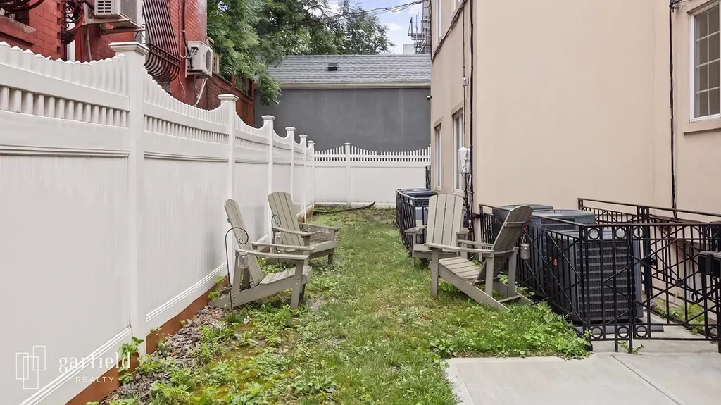 346 E 7th Street New York City NY 11218