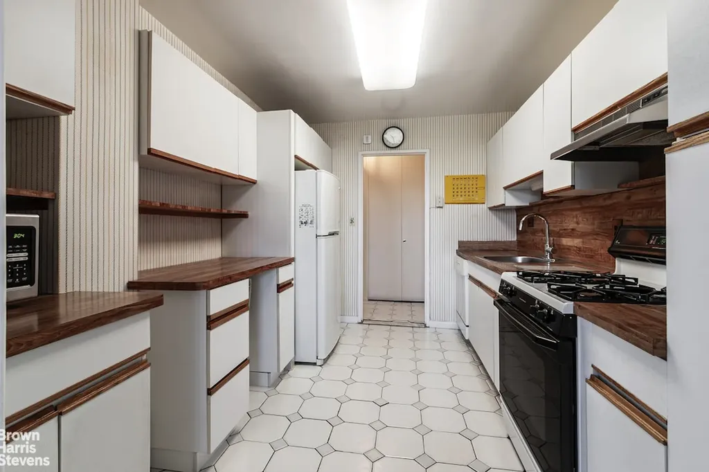 3935 Blackstone Avenue New York City NY 10471
