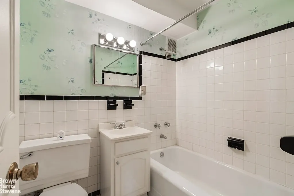 3935 Blackstone Avenue New York City NY 10471