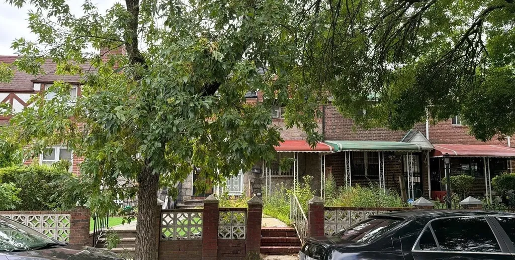264 E 86th Street New York City NY 11236