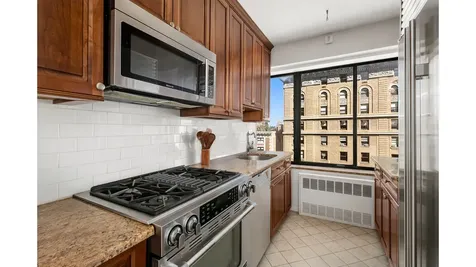 900 Park Avenue New York City NY 10075