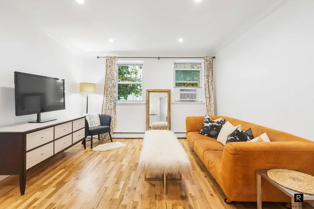 319 E 105th Street New York City NY 10029