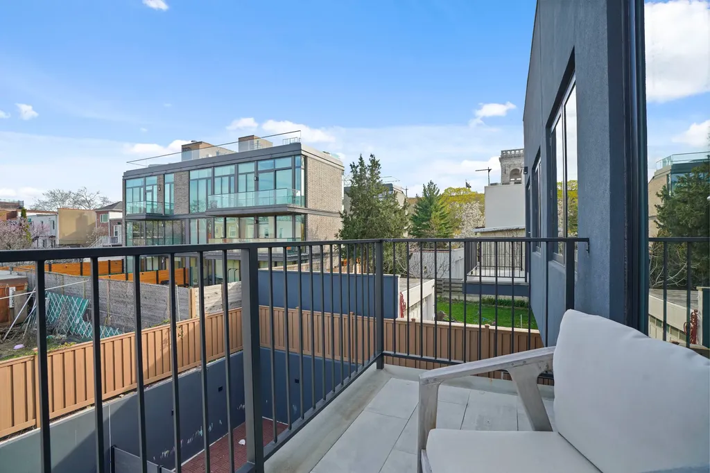 21-31 Shore Boulevard New York City NY 11105