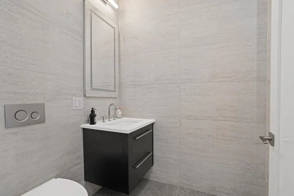 21-31 Shore Boulevard New York City NY 11105