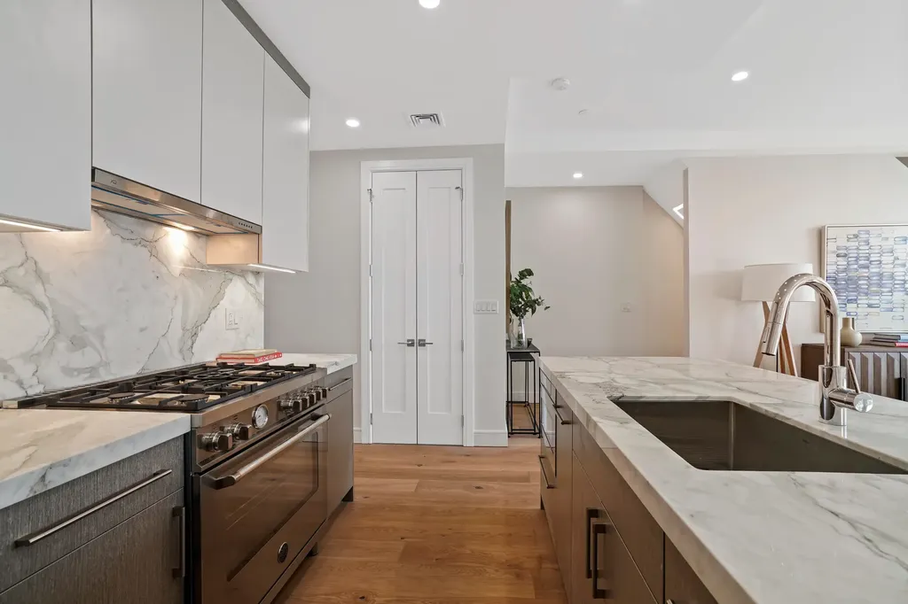 21-31 Shore Boulevard New York City NY 11105