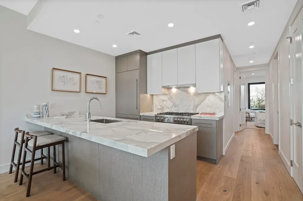 21-31 Shore Boulevard New York City NY 11105