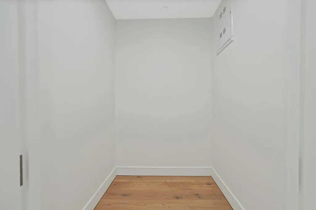 21-31 Shore Boulevard New York City NY 11105