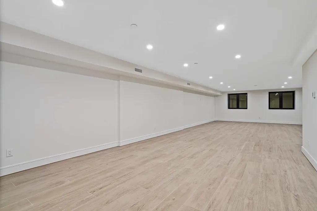 21-31 Shore Boulevard New York City NY 11105