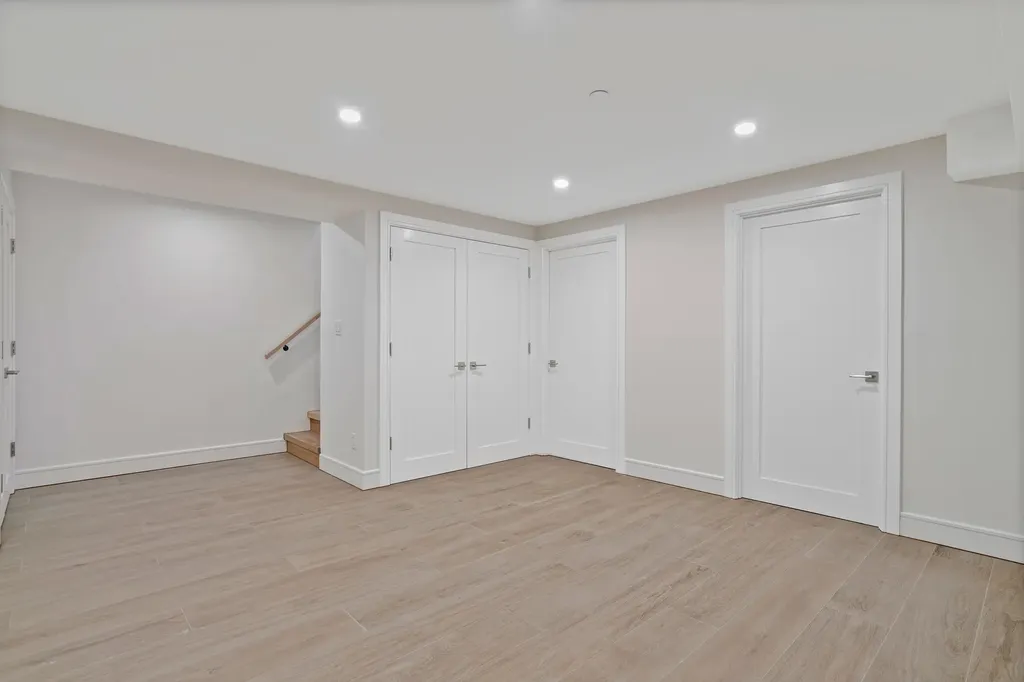 21-31 Shore Boulevard New York City NY 11105