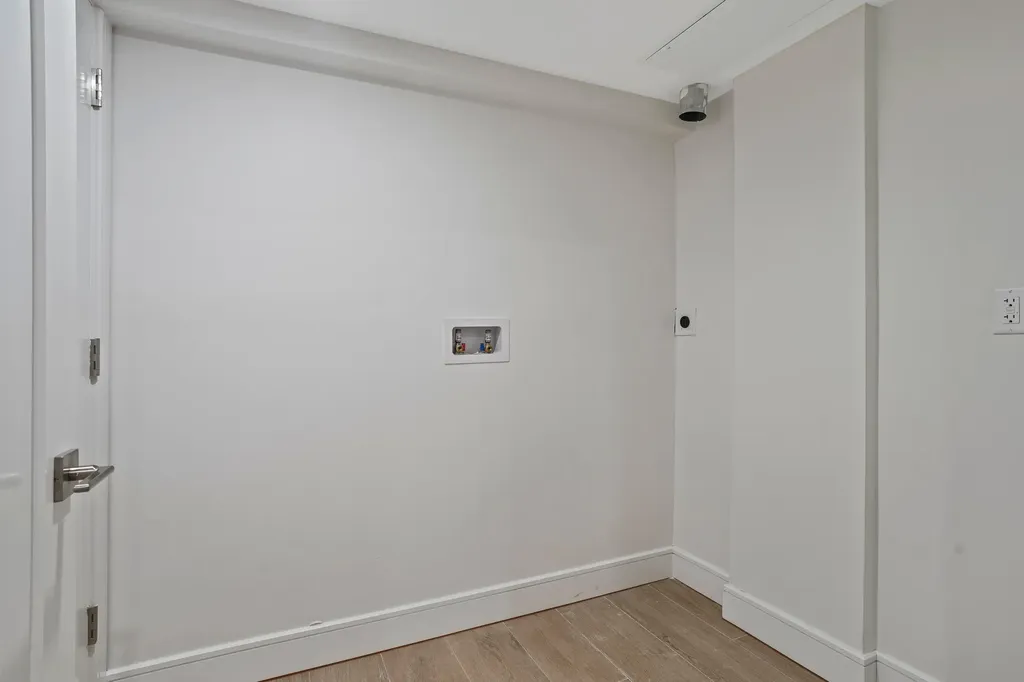 21-31 Shore Boulevard New York City NY 11105