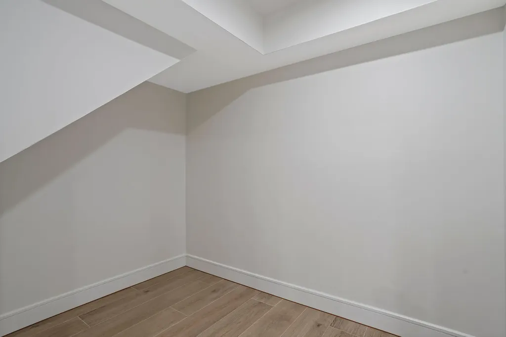 21-31 Shore Boulevard New York City NY 11105
