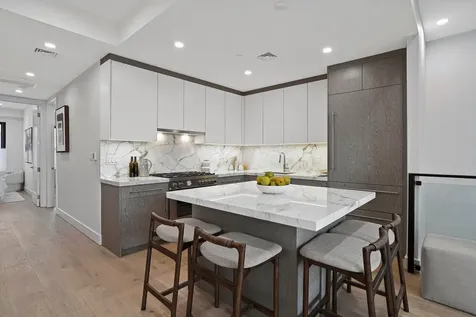 21-31 Shore Boulevard New York City NY 11105