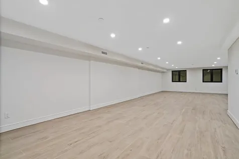 21-31 Shore Boulevard New York City NY 11105