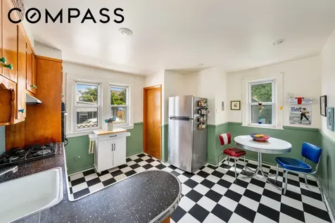 287 E 39th Street New York City NY 11203