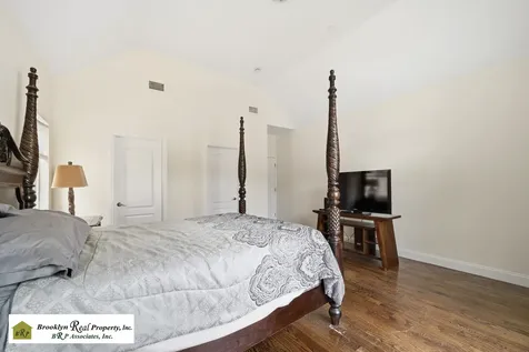 32 Wild Avenue New York City NY 10314