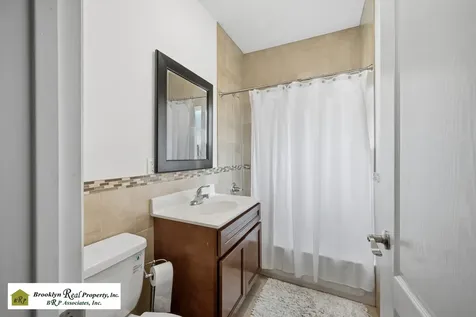 32 Wild Avenue New York City NY 10314
