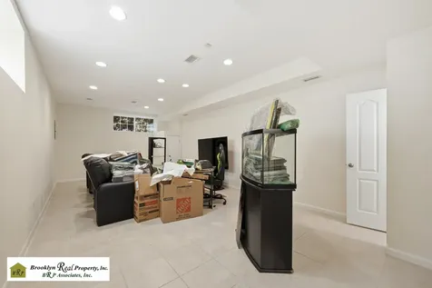 32 Wild Avenue New York City NY 10314