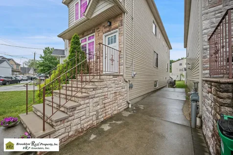 32 Wild Avenue New York City NY 10314