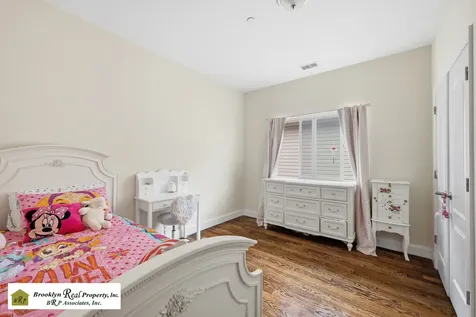 32 Wild Avenue New York City NY 10314