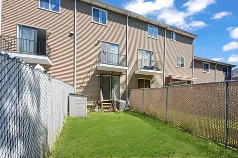 84 Long Pond Lane New York City NY 10304
