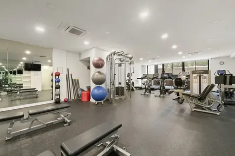 900 Park Avenue New York City NY 10075