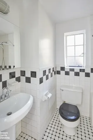 324 E 41st Street New York City NY 10017