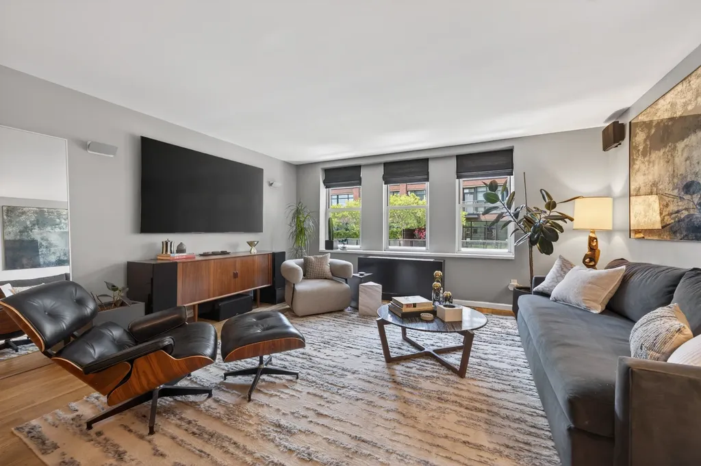 296 W 10th Street New York City NY 10014