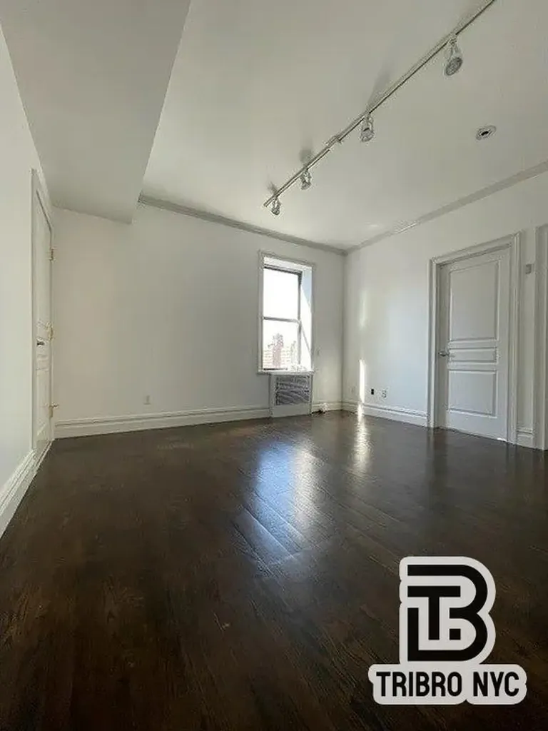 12 5th Avenue New York City NY 10011
