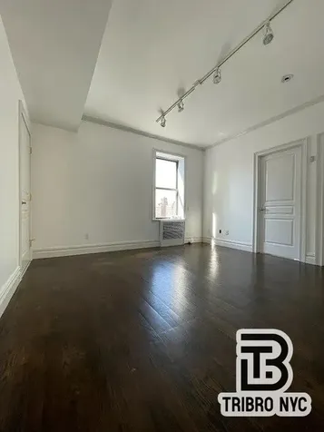 12 5th Avenue New York City NY 10011
