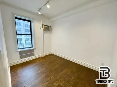 12 5th Avenue New York City NY 10011
