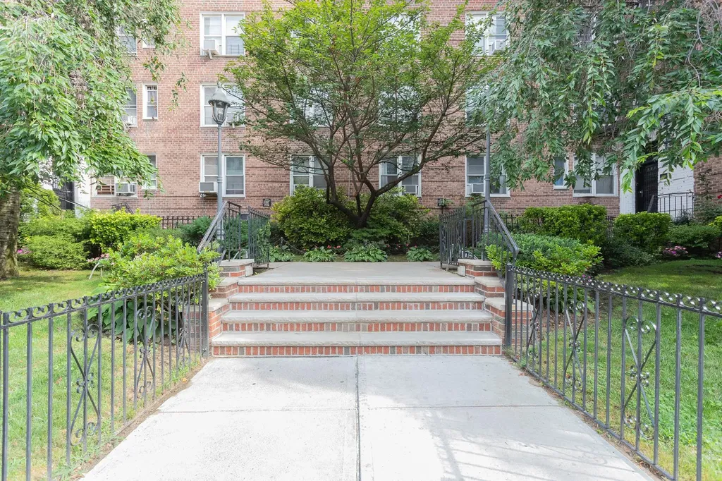 88-01 35th Avenue New York City NY 11372