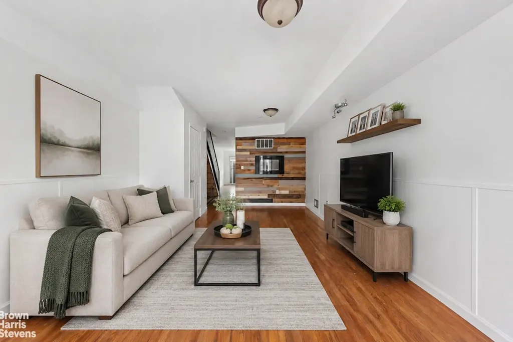 17 Tessa Court New York City NY 10304
