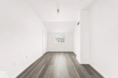 17 Tessa Court New York City NY 10304
