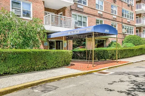 3935 Blackstone Avenue New York City NY 10471