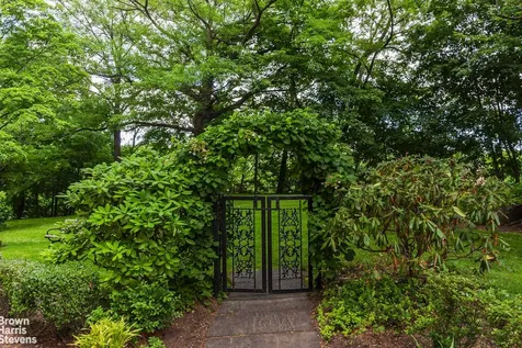 4525 Henry Hudson Parkway W New York City NY 10471