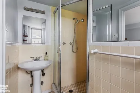 4525 Henry Hudson Parkway W New York City NY 10471
