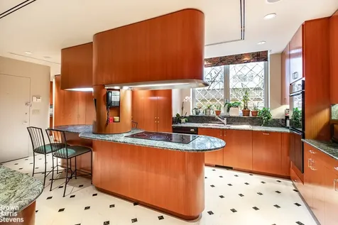 25 Sutton Place New York City NY 10022