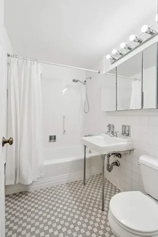 25 Sutton Place S New York City NY 10022