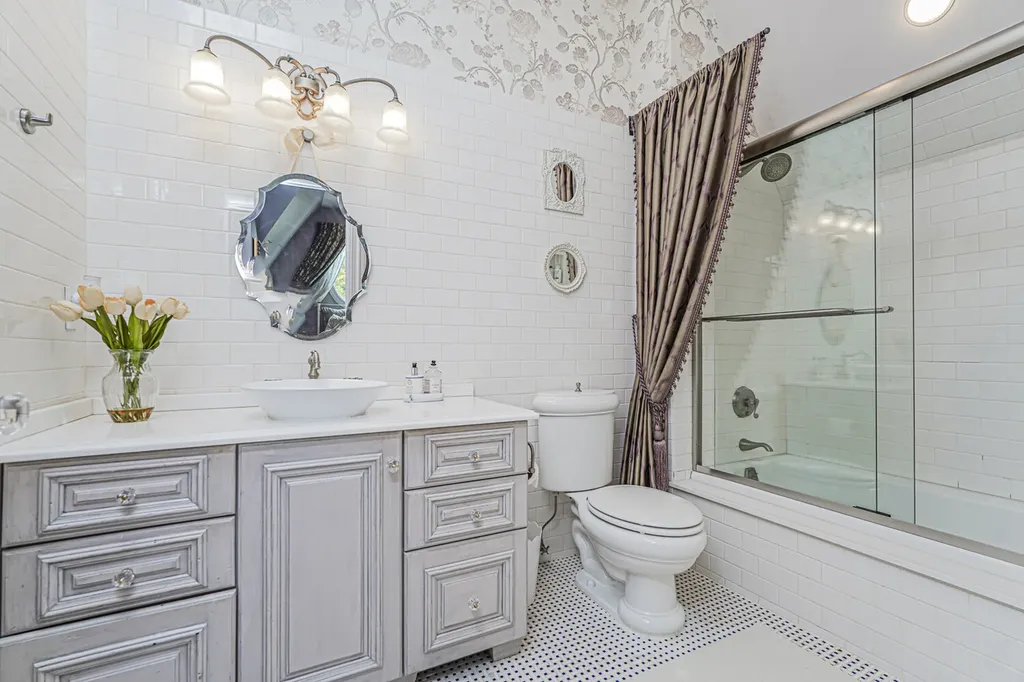 125 Benedict Road New York City NY 10304