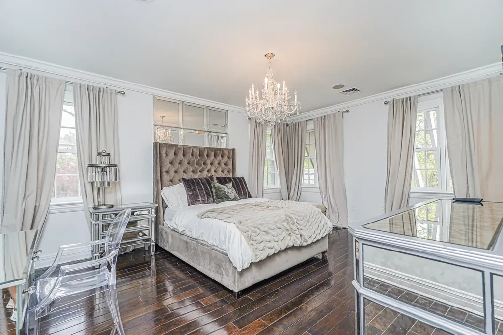 125 Benedict Road New York City NY 10304