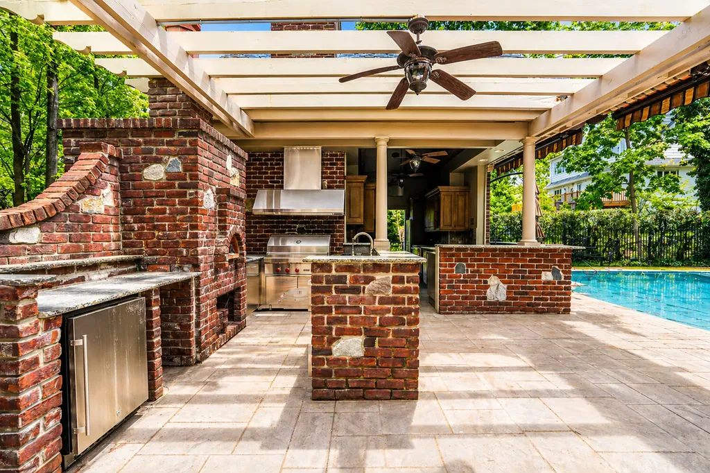 125 Benedict Road New York City NY 10304