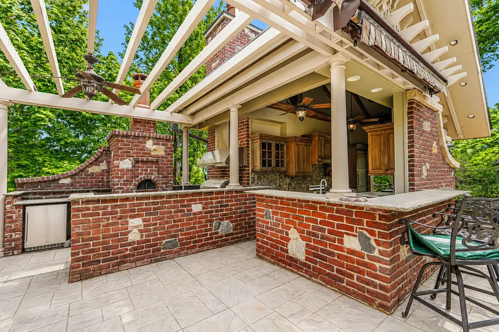 125 Benedict Road New York City NY 10304